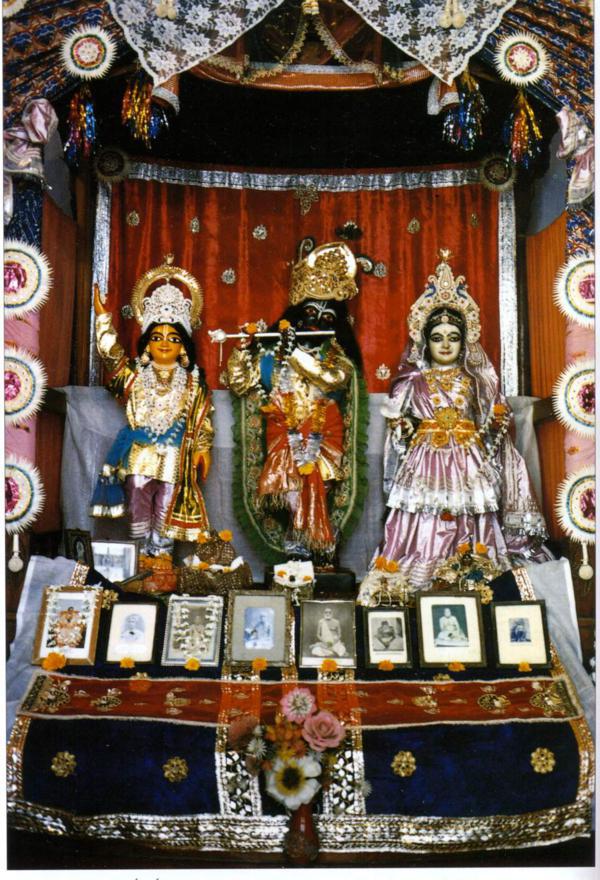 deidades-de-sri-chaitanya-sarasvata-math-navadvipa